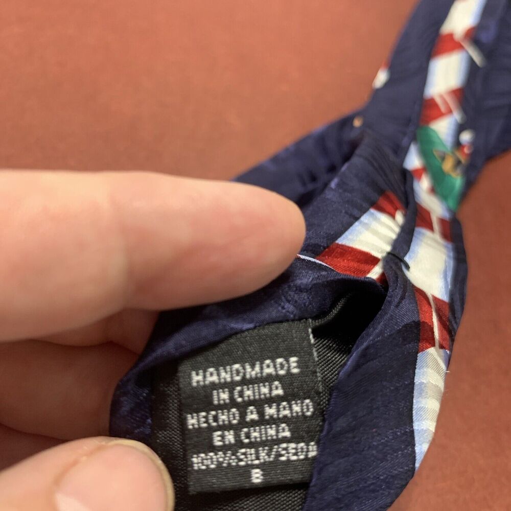 American‎ Greetings Santa Snowboarding Silk Tie Navy Christmas Novelty Necktie - Picture 9 of 10